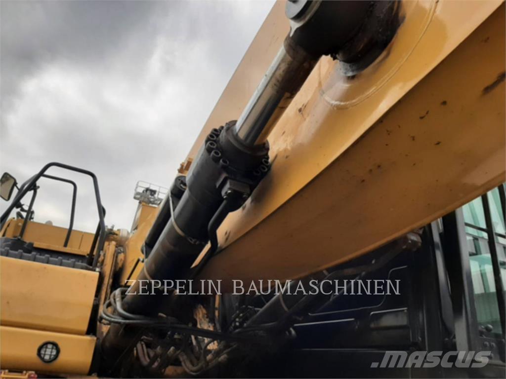 CAT MH3040-07A Abrissbagger