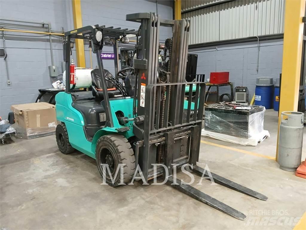 CAT MITSUBISHI FG30N-LP Andere Gabelstapler
