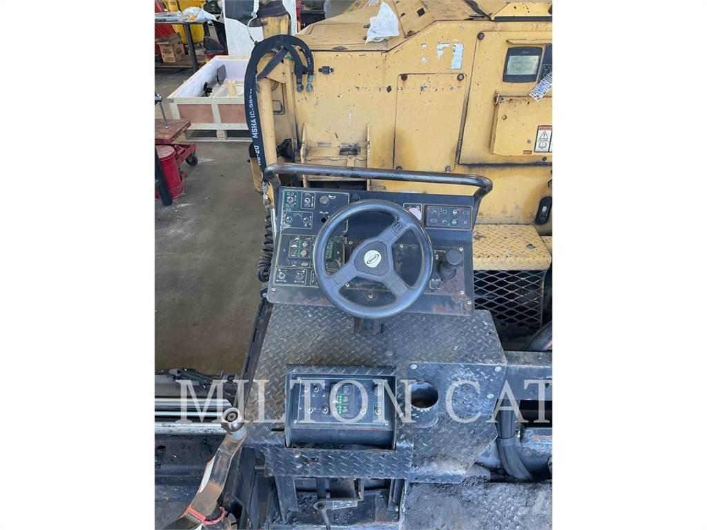 CAT P385B-2194 Strassenfertiger