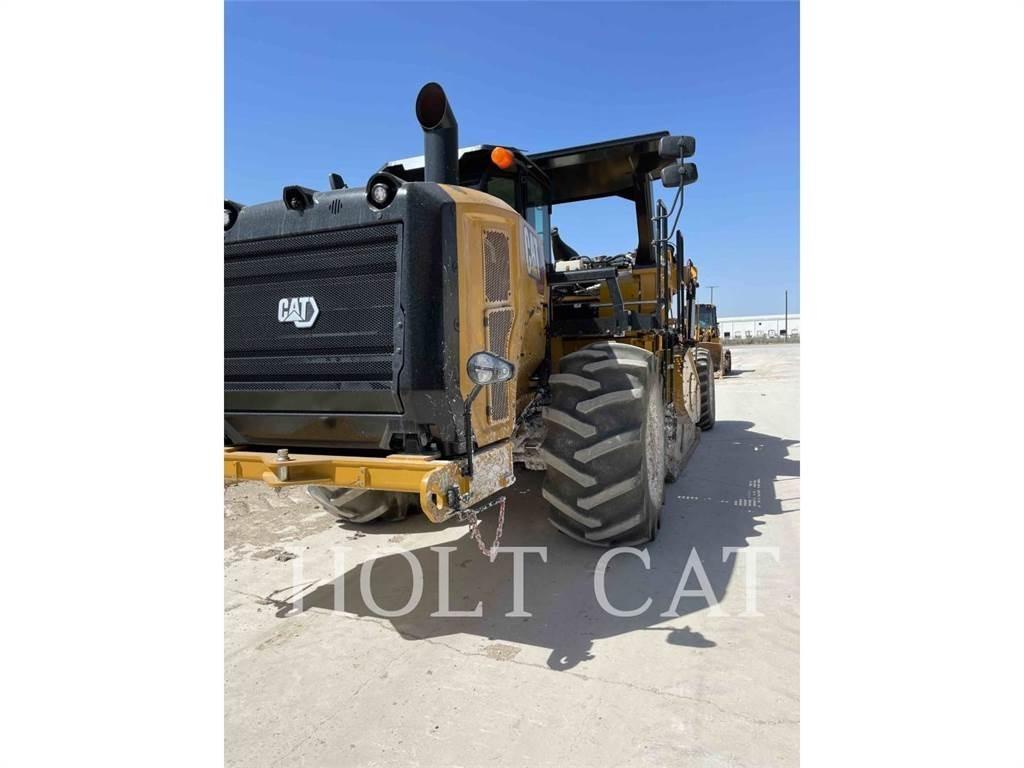 CAT RM400 CAB Asphalt-Recycler