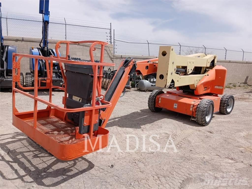 JLG E450AJ Gelenkteleskoparbeitsbühnen