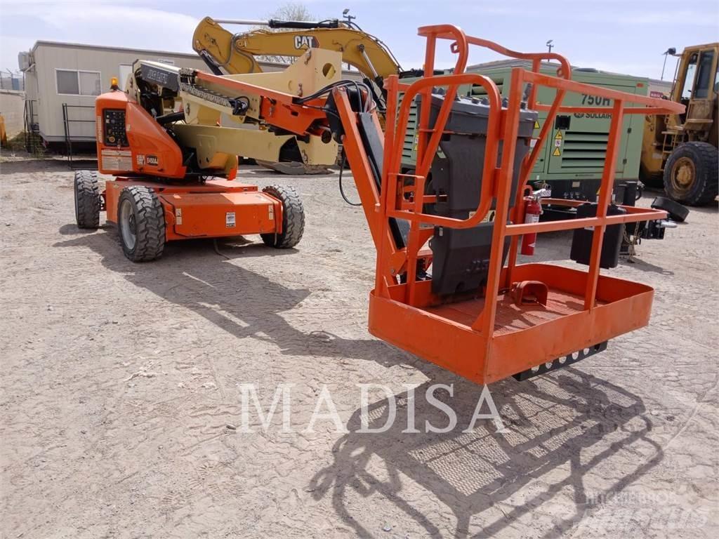 JLG E450AJ Gelenkteleskoparbeitsbühnen