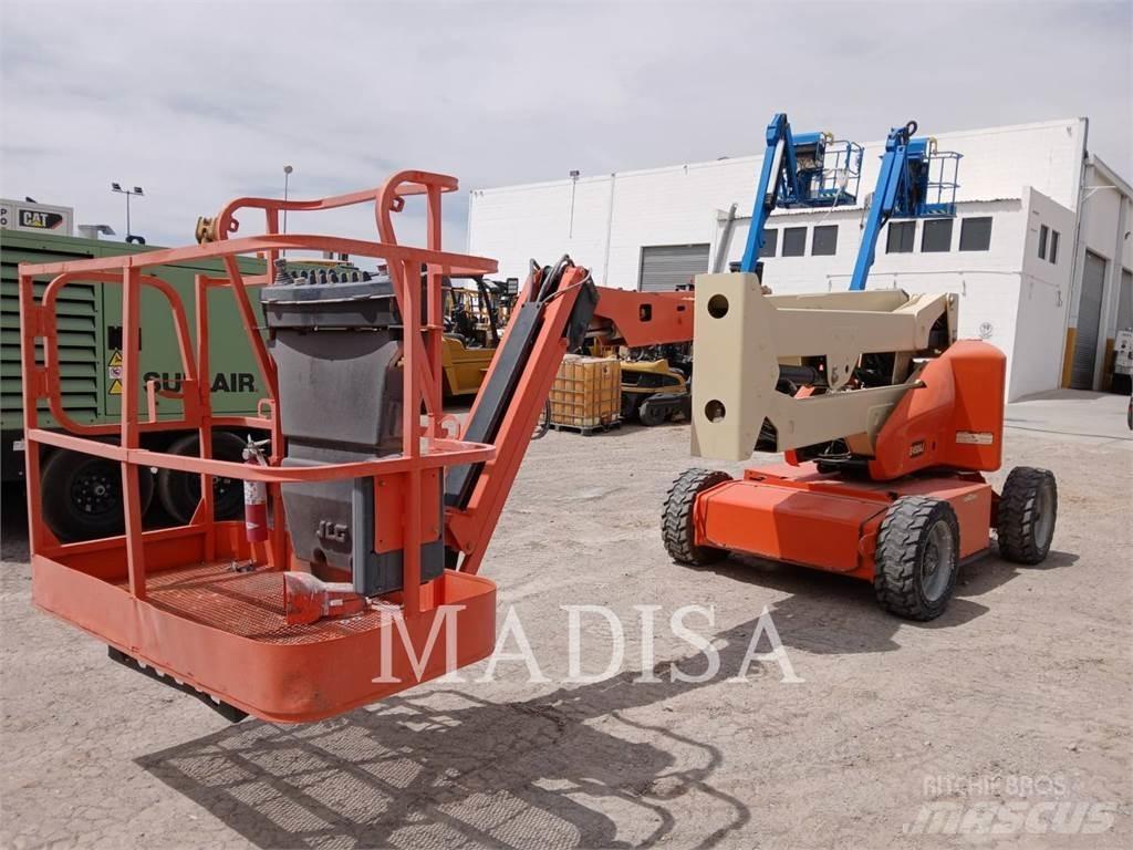 JLG E450AJ Gelenkteleskoparbeitsbühnen
