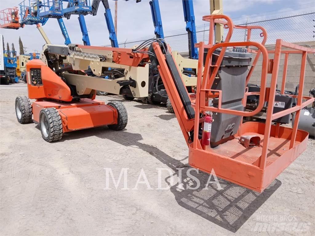 JLG E450AJ Gelenkteleskoparbeitsbühnen