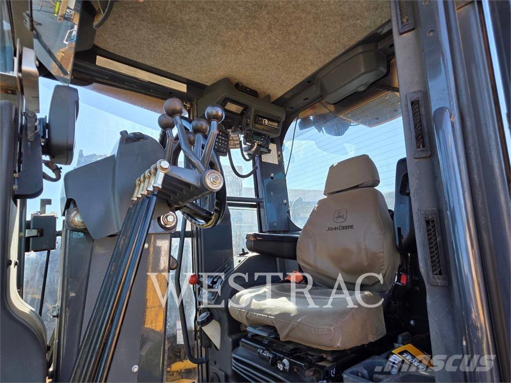 John Deere 670G Grader