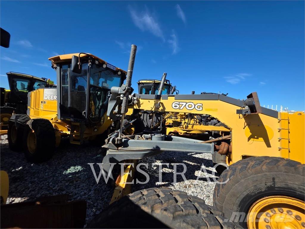 John Deere 670G Grader
