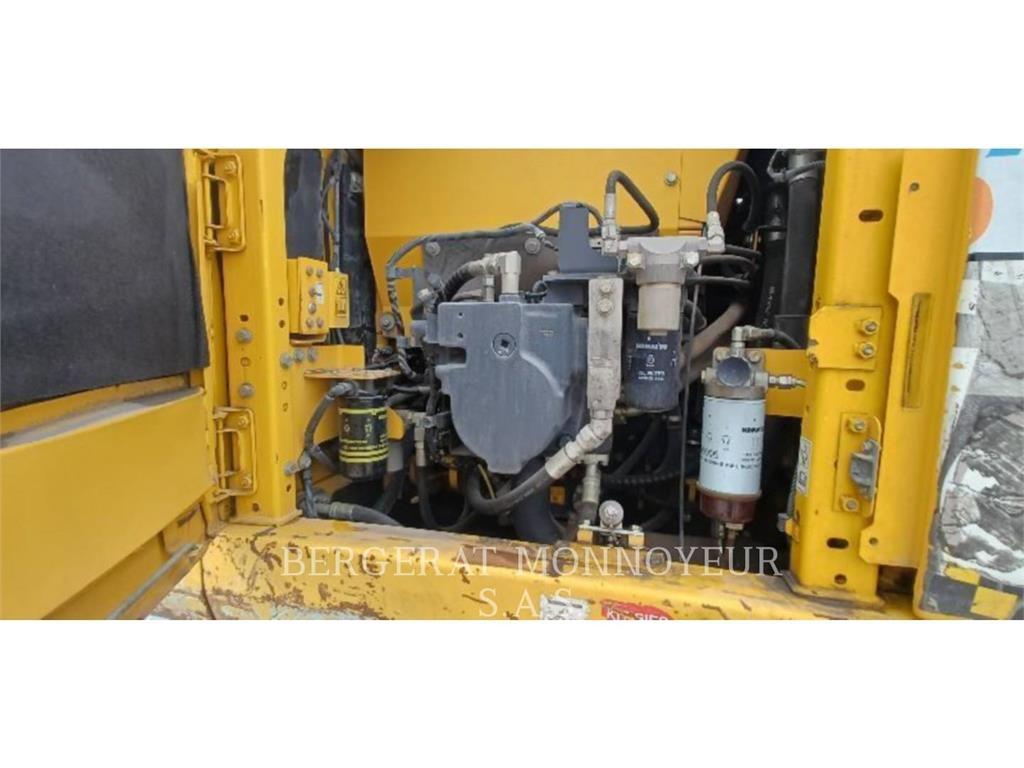 Komatsu HB215LC2 Raupenbagger
