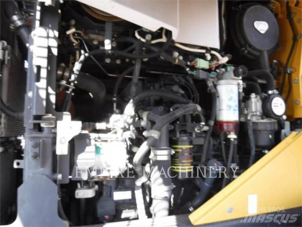Komatsu WA270-8 Radlader