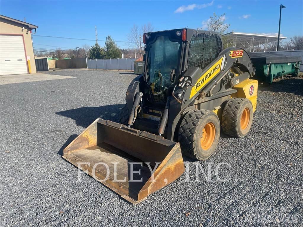 New Holland L223 Kompaktlader