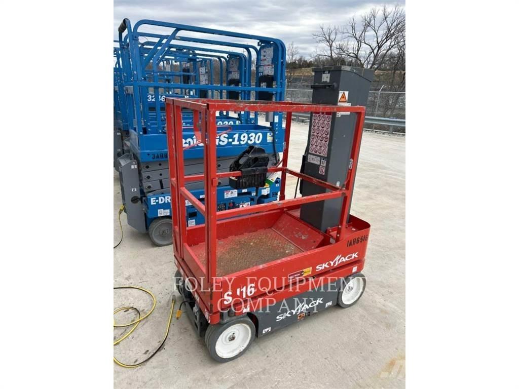 Skyjack SJ16 Scheren-Arbeitsbühnen