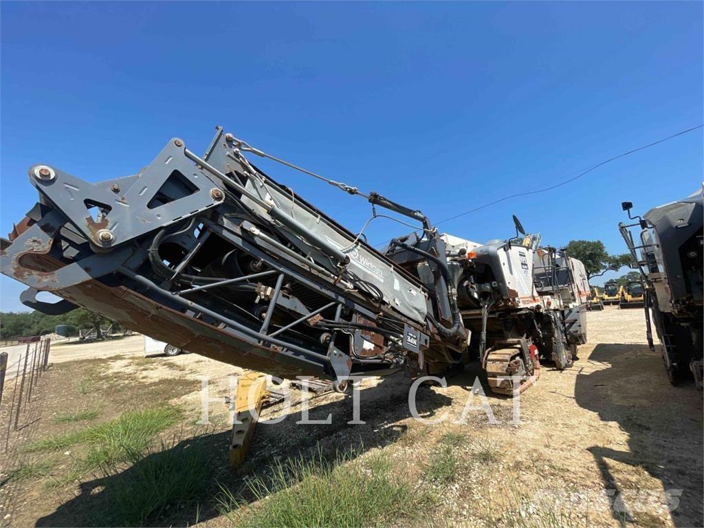 Wirtgen W220 Asphaltfräsen