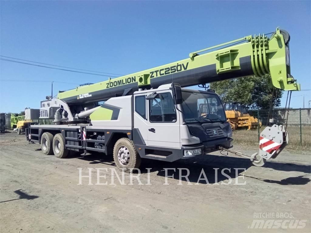 Zoomlion ZTC250V31 All-Terrain-Krane
