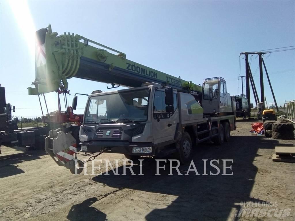 Zoomlion ZTC250V31 All-Terrain-Krane