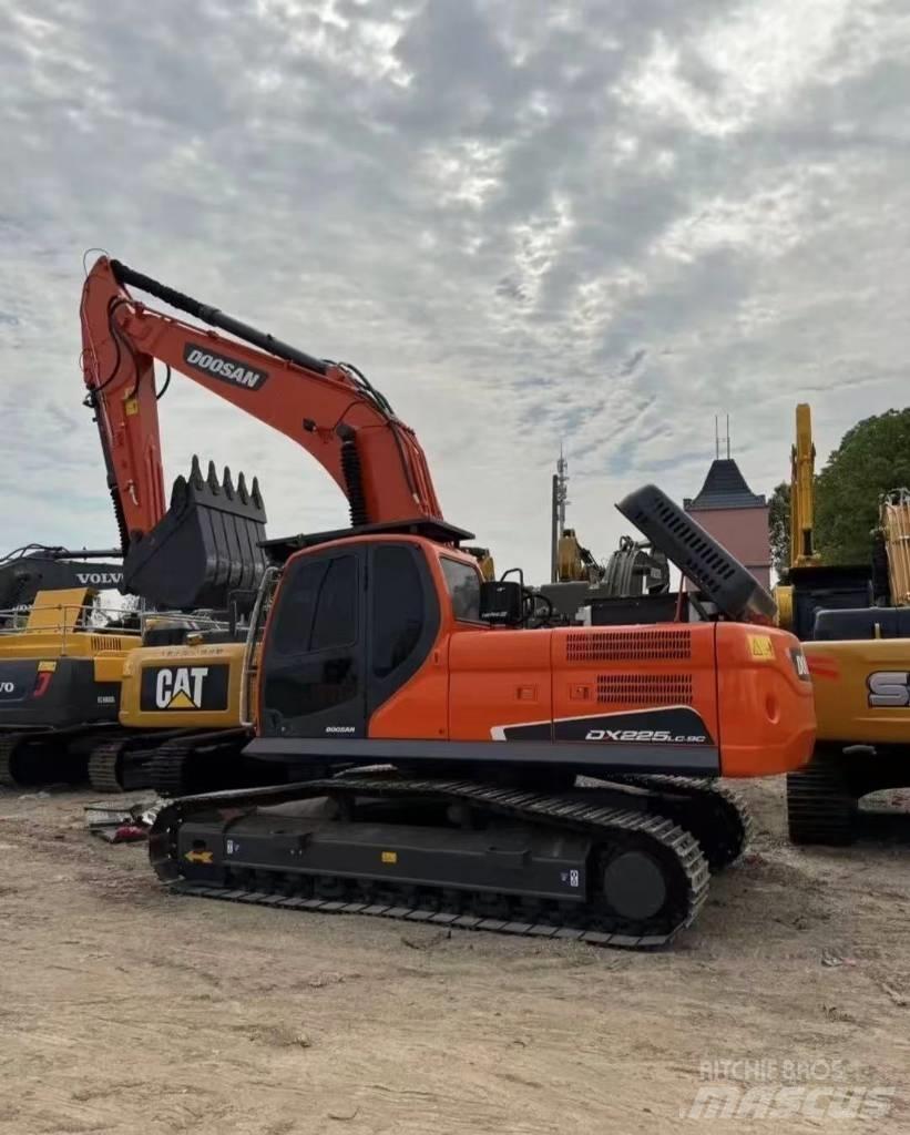 Doosan DX 225 Raupenbagger