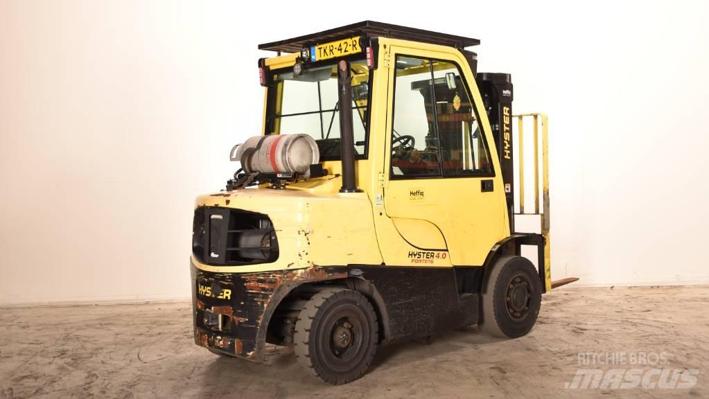 Hyster H 40 FT Gas Stapler