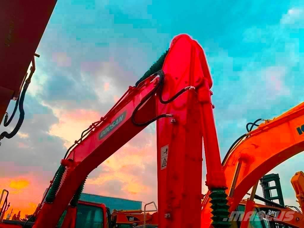 Doosan DX 225 LC Raupenbagger