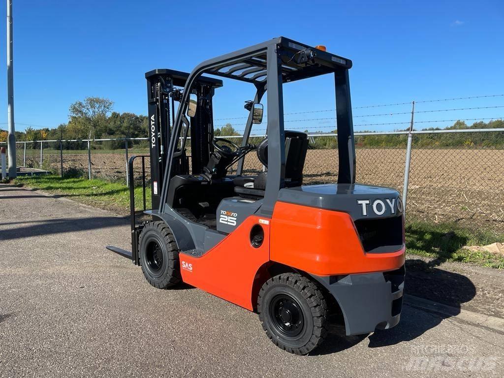 Toyota 8 FD F 25 Diesel Stapler