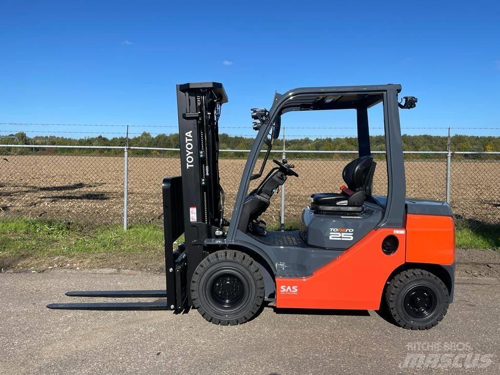 Toyota 8 FD F 25 Diesel Stapler