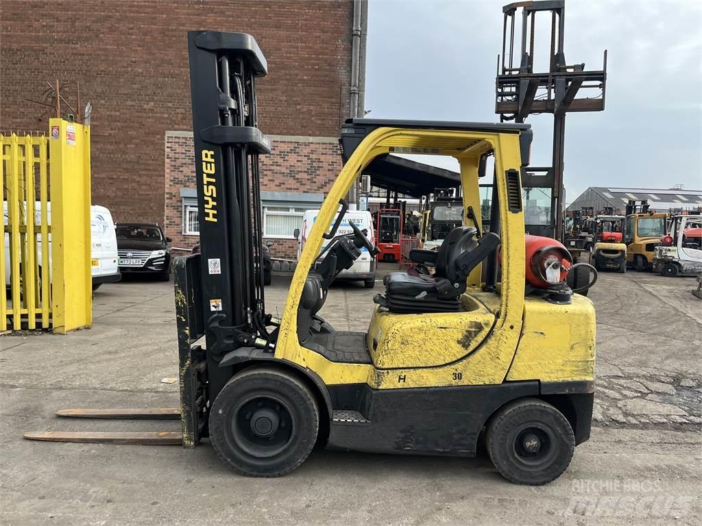Hyster H3.0FT Gas Stapler