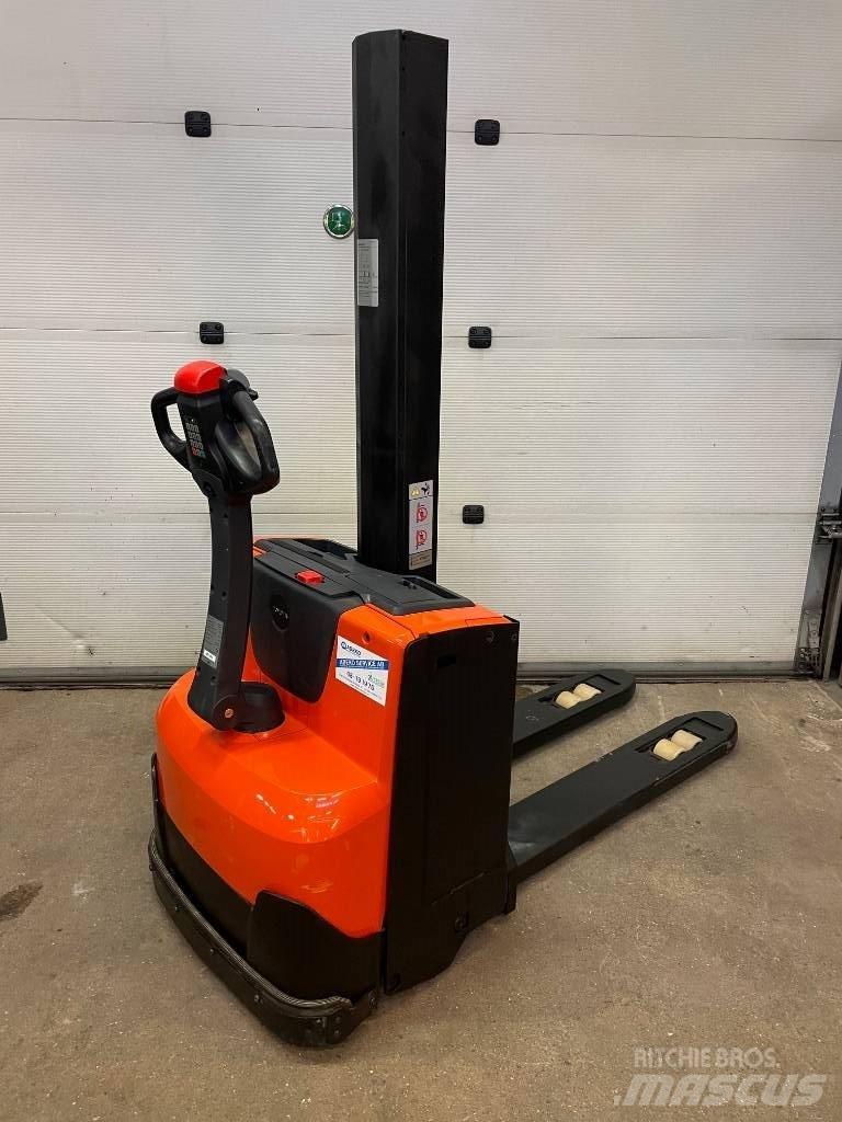 BT Toyota SWE080L Deichselstapler