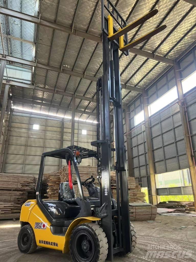 Komatsu FD 30 T-17 Diesel Stapler
