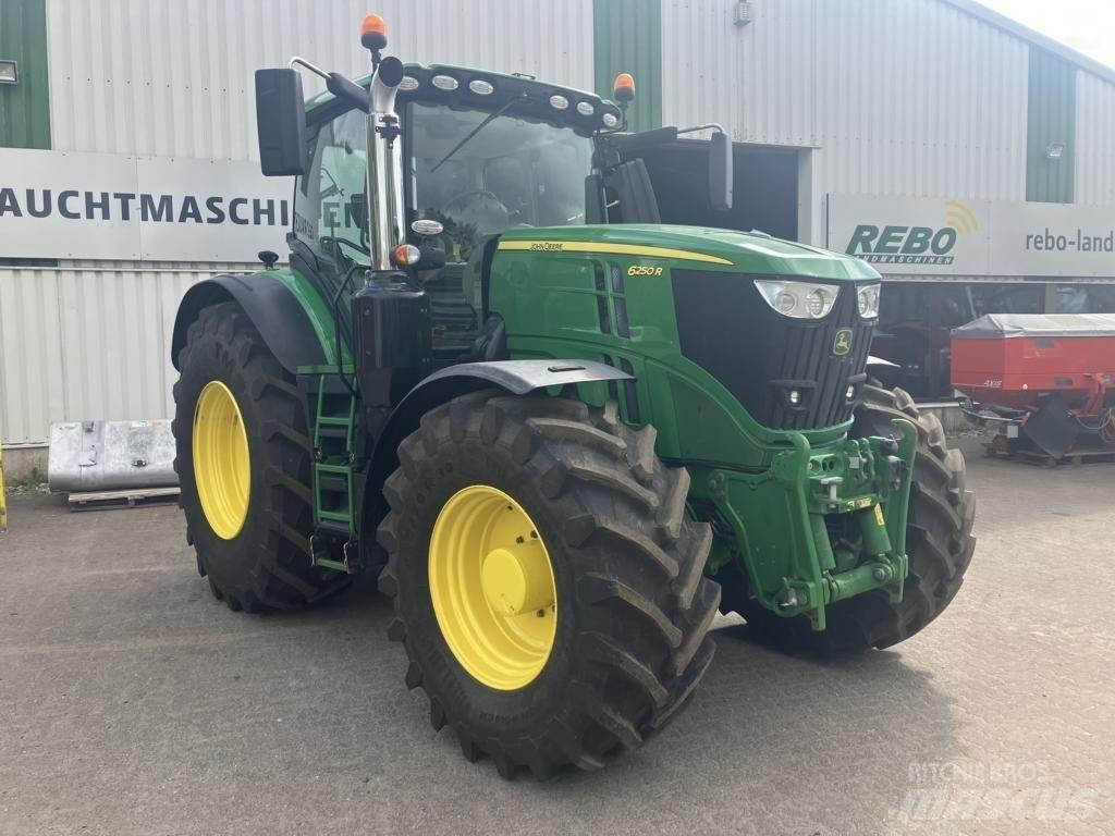 John Deere 6250R Traktoren