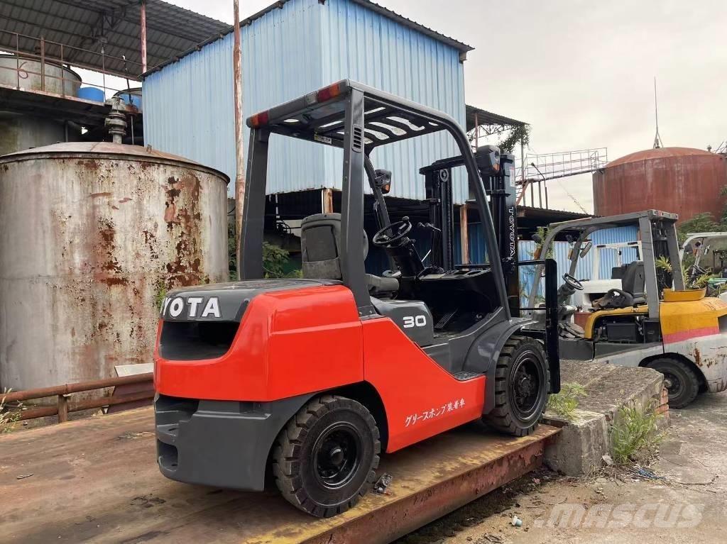 Toyota FD 30 Diesel Stapler