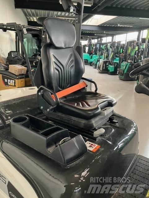 Mitsubishi FD25N3 Diesel Stapler