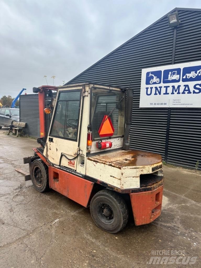 Nissan FD30 Diesel Stapler