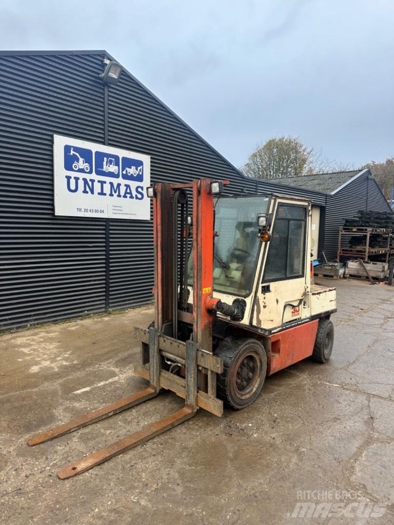 Nissan FD30 Diesel Stapler