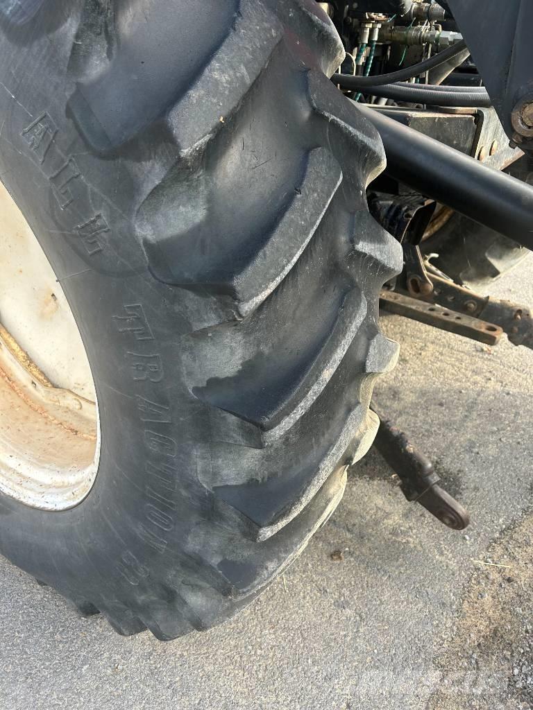 New Holland TV 140 Traktoren