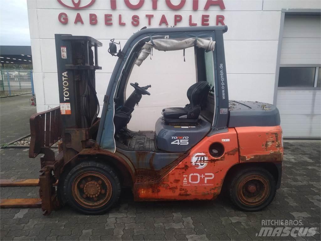 Toyota 40-8FD40N Diesel Stapler