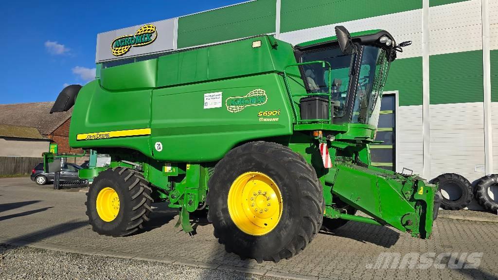 John Deere S 690 i Mähdrescher