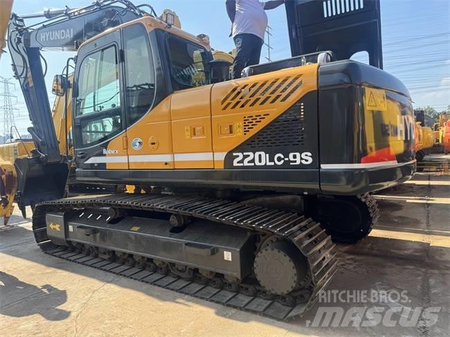 Hyundai Robex 220 LC Raupenbagger