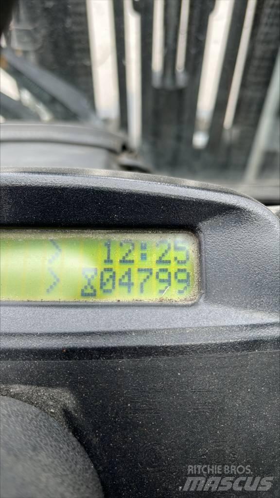 Yale GDP 30 VX Diesel Stapler