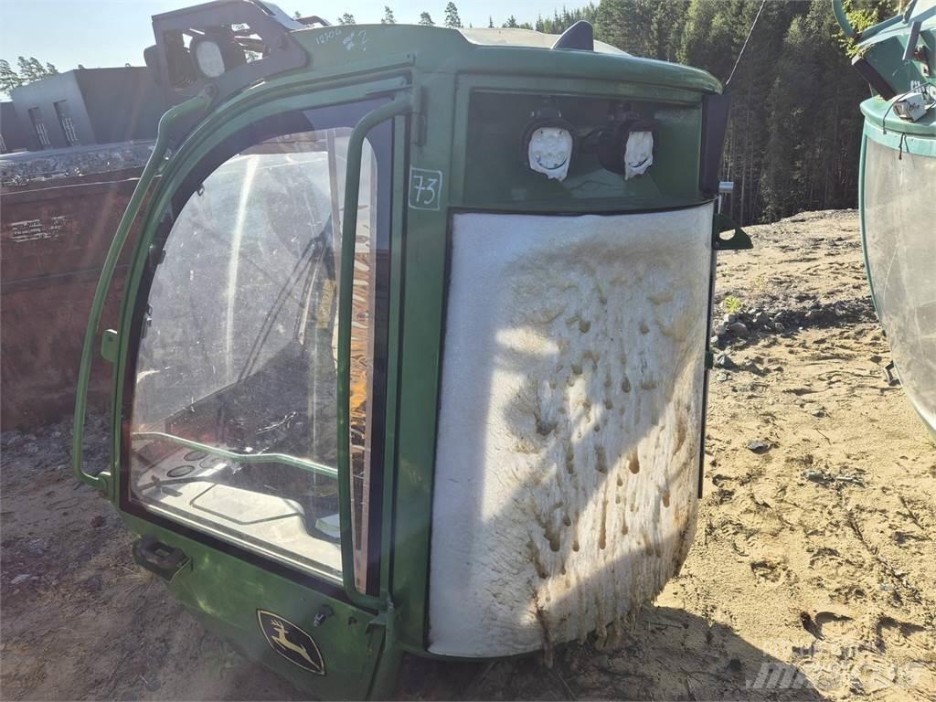 John Deere 1270G Kabinen