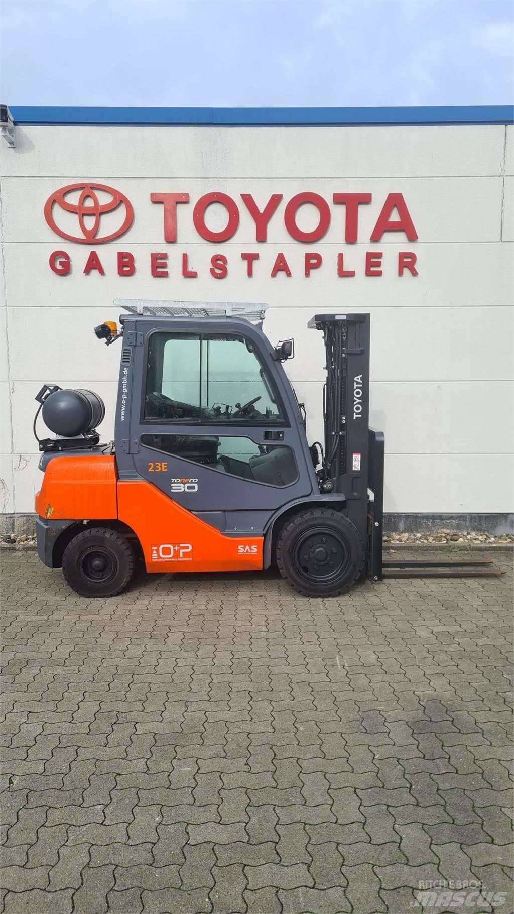 Toyota 02-8FGF30 Gas Stapler
