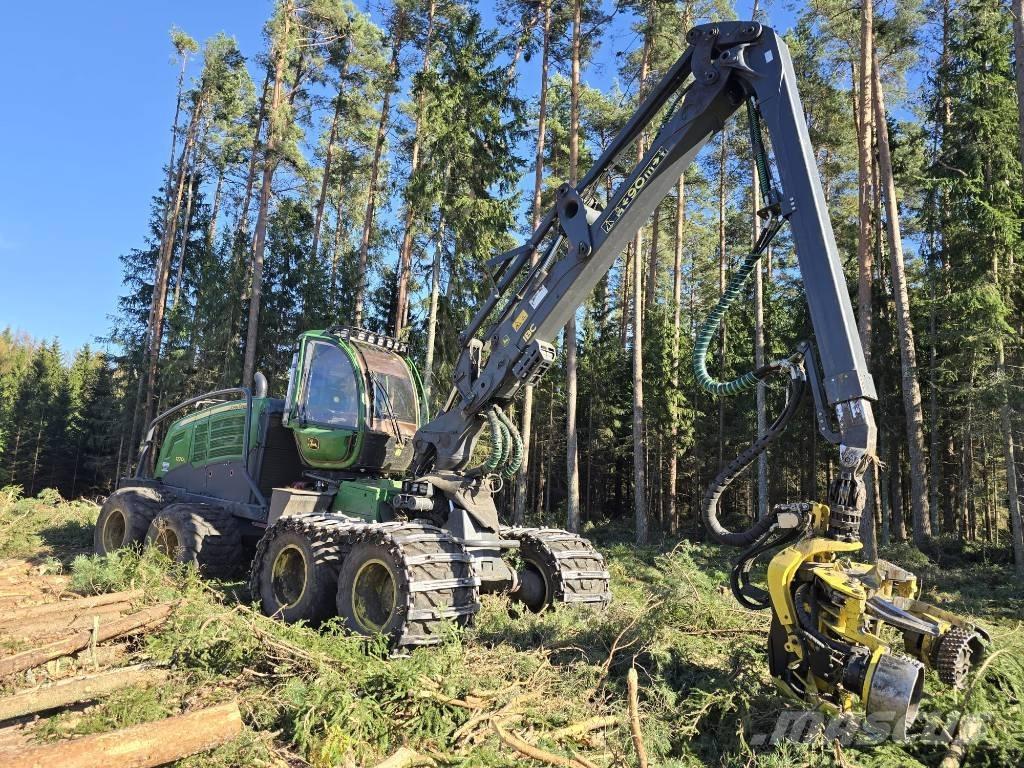 John Deere 1270G Harvester