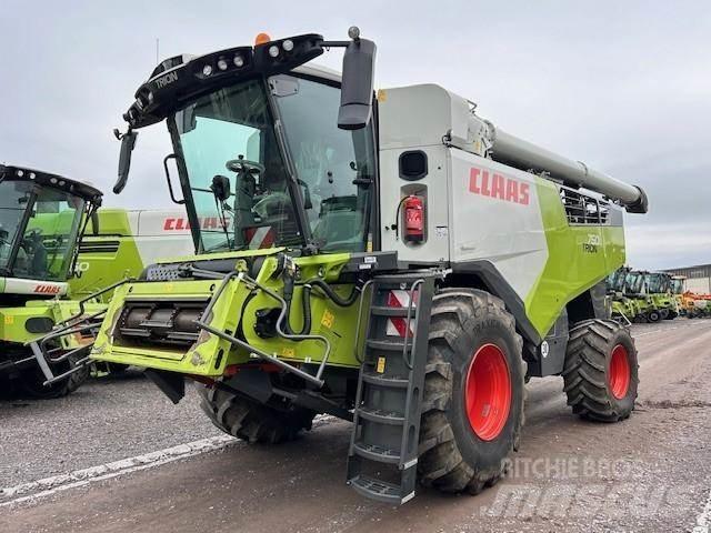 CLAAS TRION 750 Mähdrescher