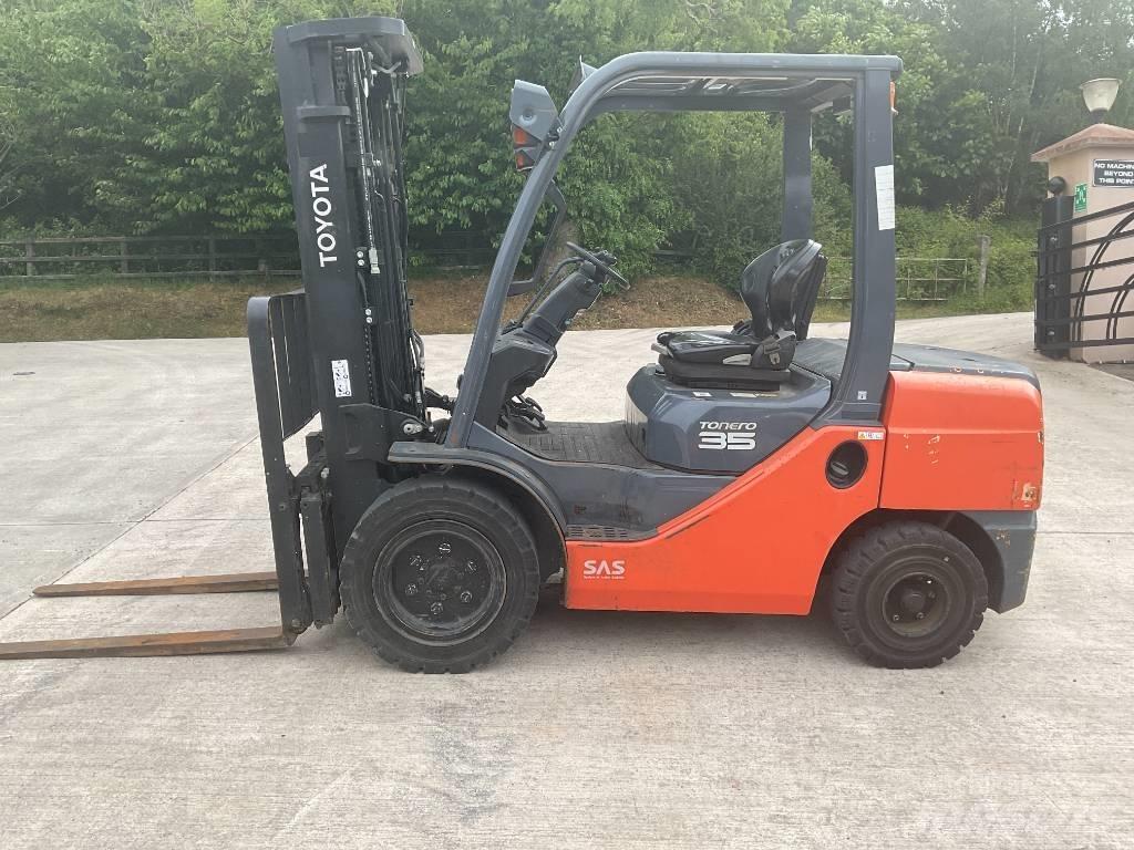 Toyota 02-8 FDJF 35 Diesel Stapler