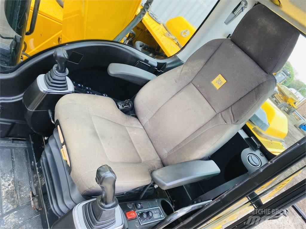 JCB JS130LC Raupenbagger
