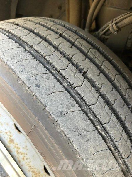 Scania P230 LB Pritschenwagen/Pritschenwagen mit Seitenklappe