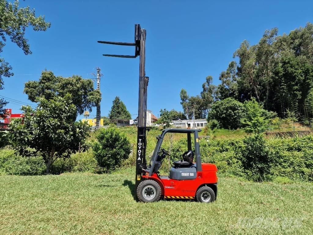 Toyota 25 Diesel Stapler