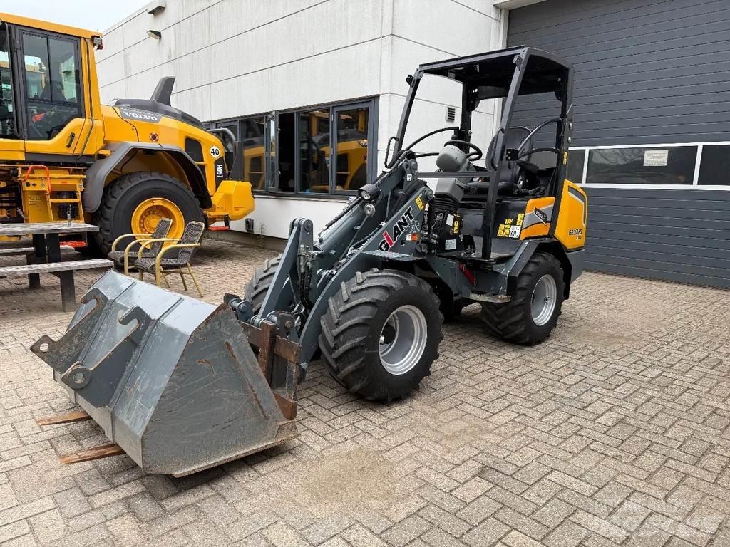 GiANT G2700 Radlader