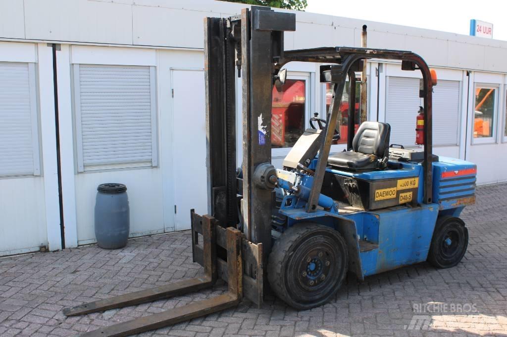 Daewoo D 40 S Diesel Stapler