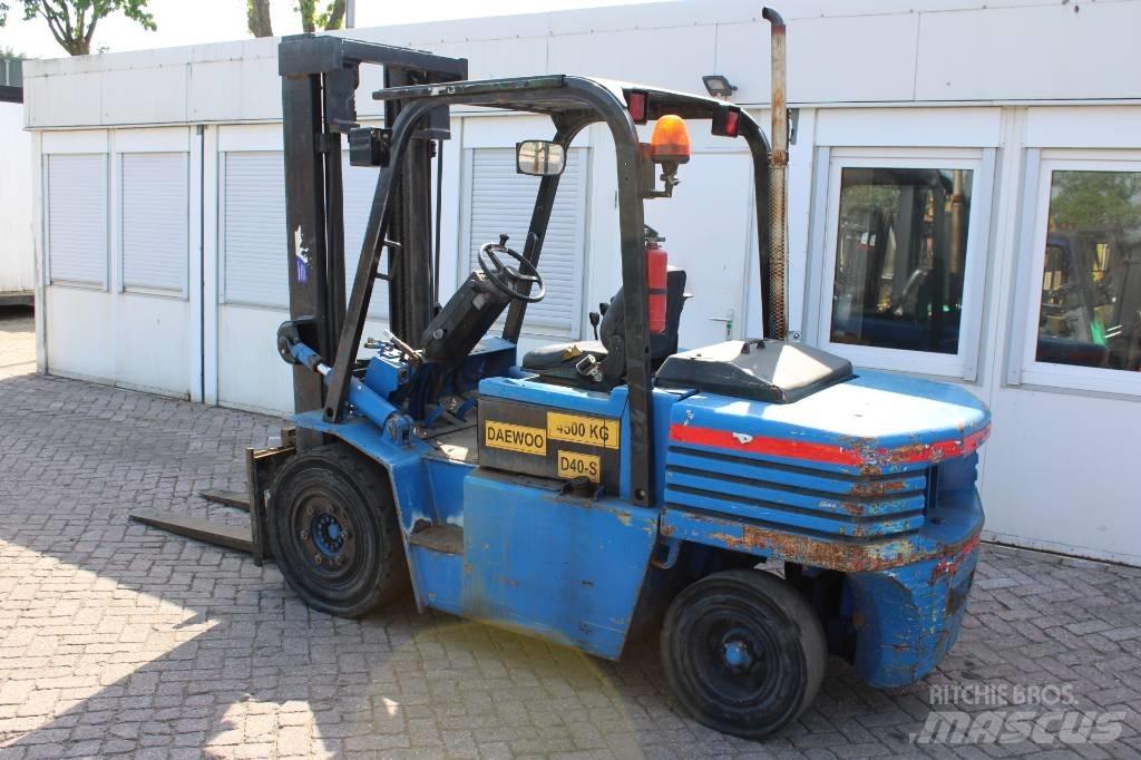 Daewoo D 40 S Diesel Stapler