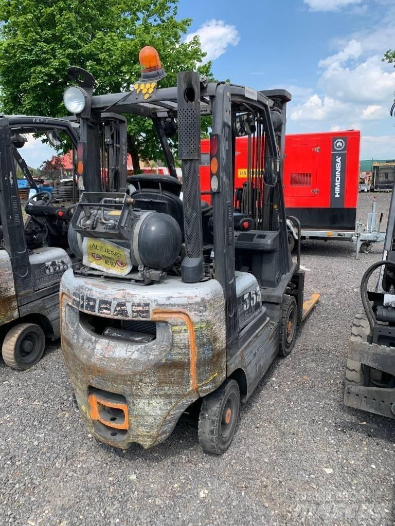 Nissan P1D1A18LQ Gas Stapler