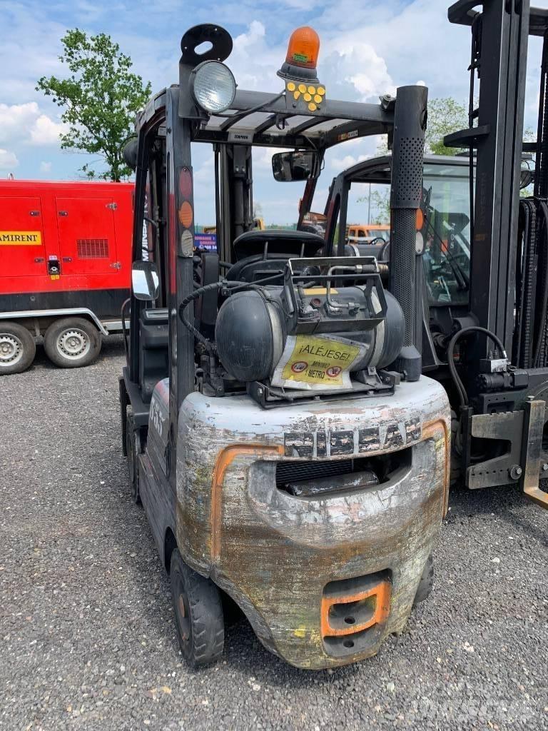 Nissan P1D1A18LQ Gas Stapler