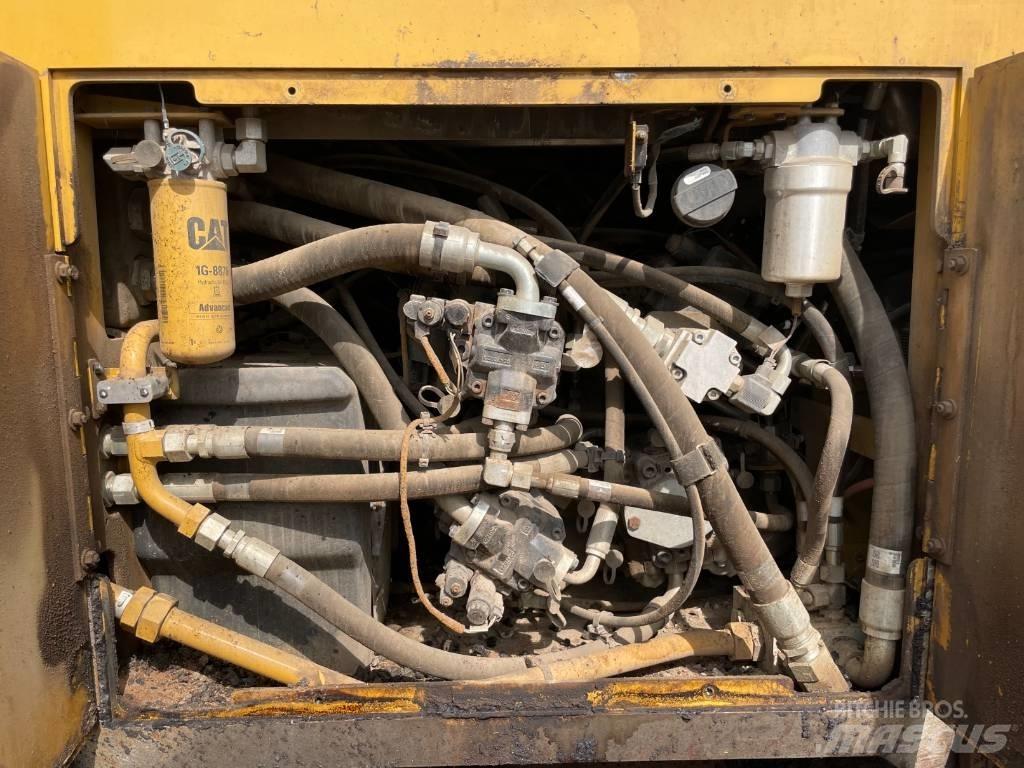 CAT AP555F Strassenfertiger