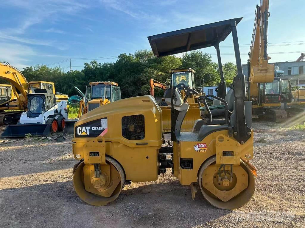 CAT CB 24 B Tandemwalzen